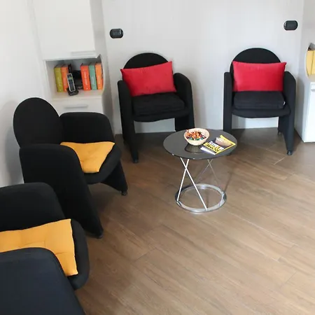 Andenis Tiber House *