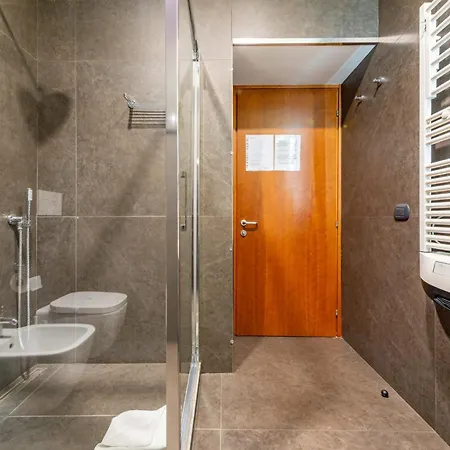 Andenis Tiber House *