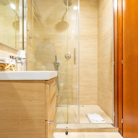 Konukevi Andenis Tiber House 4*