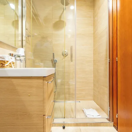 Konukevi Andenis Tiber House 4*